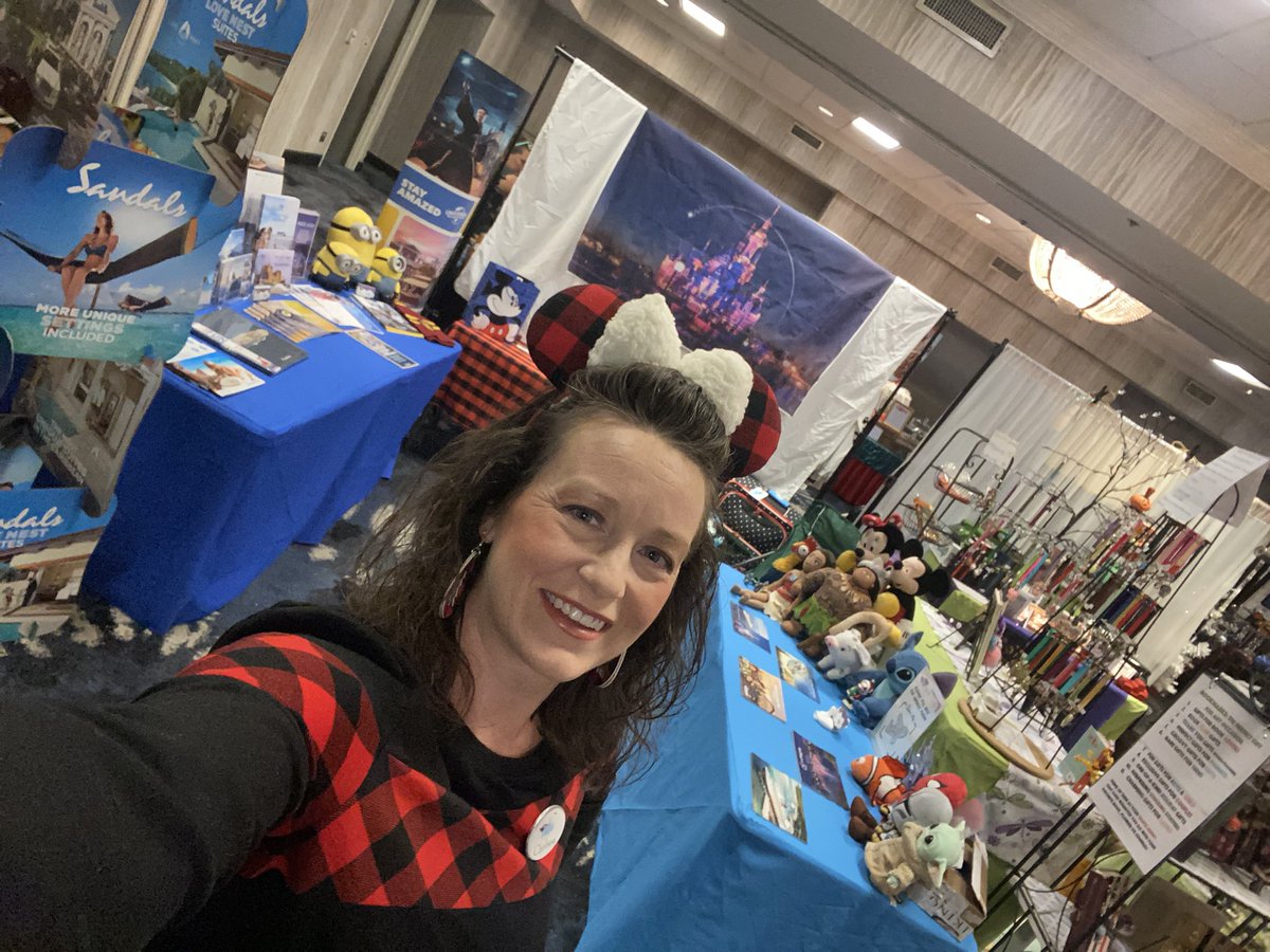 CM23HEAT's tweet photo. Give the gift of Travel for Christmas! 😍 I’m at the NASA Nutcracker Market today talking travel, if you are in the area come see me and get check out the other vendors selling their goodies!!! 🎉🙌🏻🤩  #NASANutcracker #travel #letstakeatrip #happilyeveraftertravel https://t.co/BHDc8l5vrn