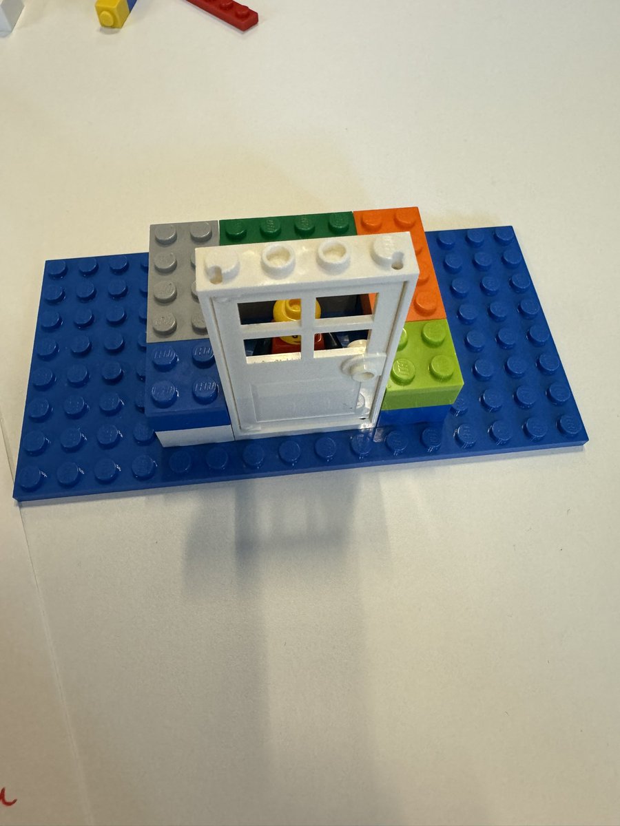 CompSciShawAcad's tweet image. Mr McCafferty’s attempt at Lego. How did he do @ShawAcLegoFirst? @CompSciScot @LEGO_Group #CSSConference2023