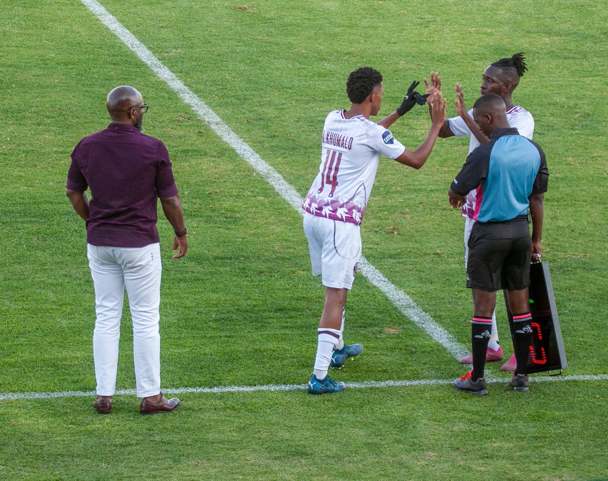 Substitute
2⃣5⃣Maponya⬇️
1⃣4⃣O.Khumalo⬆️ Debut