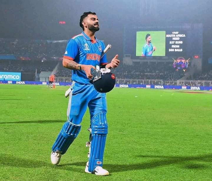 The debate of "The King" has been settled. Kohli holds the throne and crown. 
#EngvsPak #BabarAzam #ViratKohli