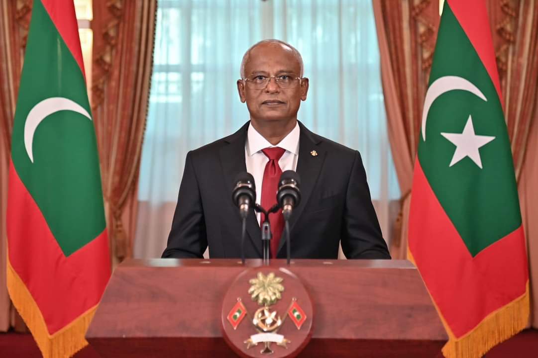 AbdullaTholhath's tweet photo. ރައީސްގެ އިޚްލާސްތެރި މަސައްކަތްޕުޅުގެ އަގުވަޒަންކޮށްްެ އެކަންކަމުގެ ވާހަކަ ދައްކާމީހުން ގިނައެވެ. މާތް ﷲ ރައީސް އިބްރާހީމް މުޙައްމަދު ޞާލިޙާއި  ޢާއިލާއަށް އުފާފާގަތިކަން މިންވަރު ކުރައްވާށިއެވެ.  އާމީން https://t.co/imj90ZKli3