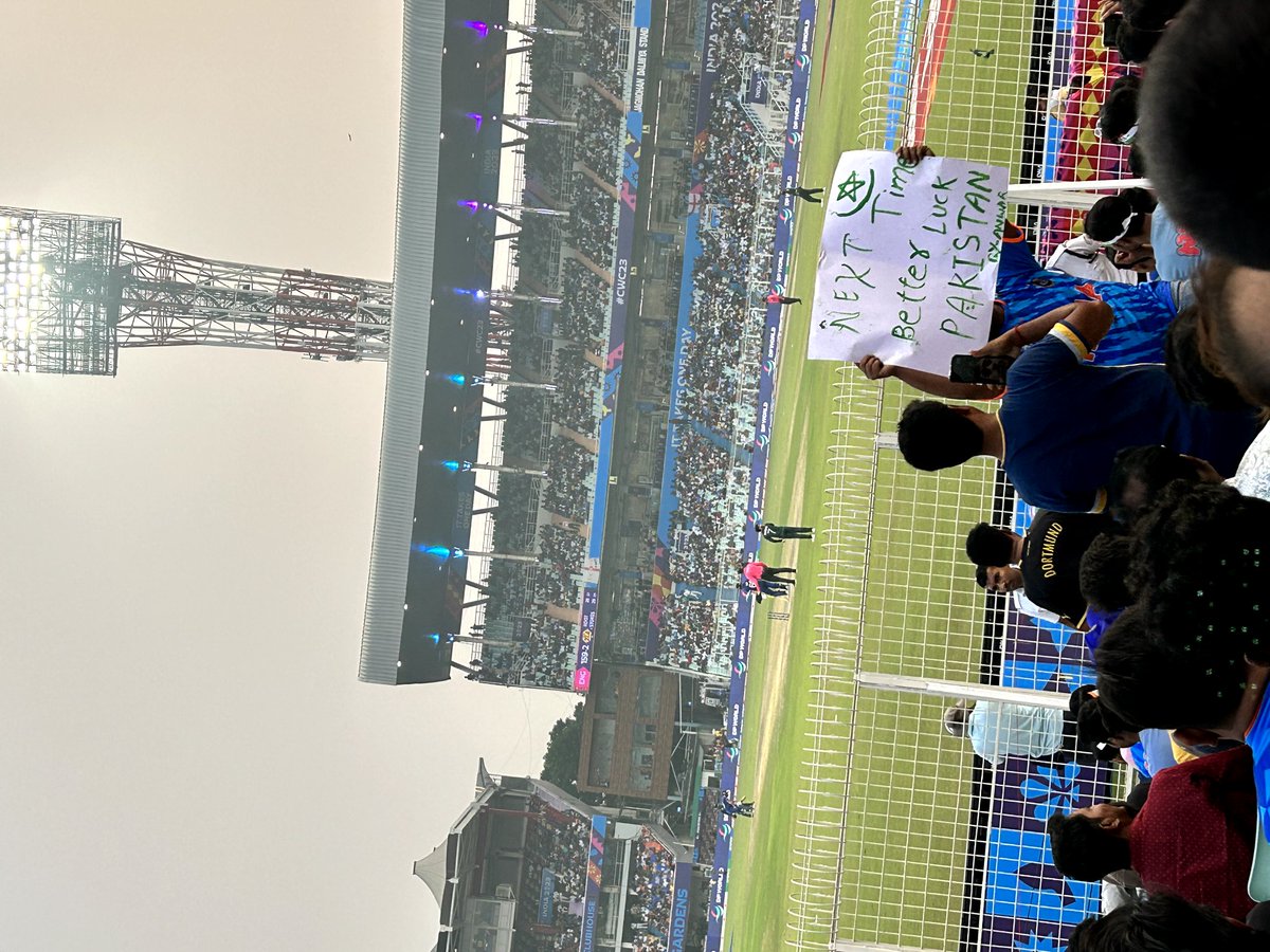 spinalcord45's tweet photo. Bye bye Pakistan 👋👋
#PAKvsENG https://t.co/8Y3kCCE8Kx