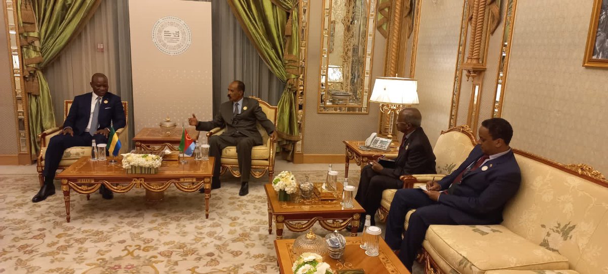 #Eritrea: Nice to see President Isaias Afwerki chatting with the new pan-African leaders Prime Minister of #Niger, Foreign Minister of #Mali &amp; Speaker of Transitional Natonal Assembly of #BurkinaFaso. He also met President of the Gabonese Republic.