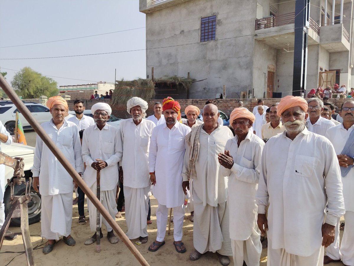 abhishekmatoria's tweet photo. नोहर विधानसभा क्षेत्र के गांव धीरदेसर व उदासर में जनसम्पर्क कार्यक्रम के दौरान ग्रामवासियों से मुलाकात कर भाजपा को विजयी बनाने के लिए आग्रह किया ।

#खिलेगा_कमल_जीतेगा_नोहर 
#Abhishekmatoria https://t.co/LbLOFIXv4b