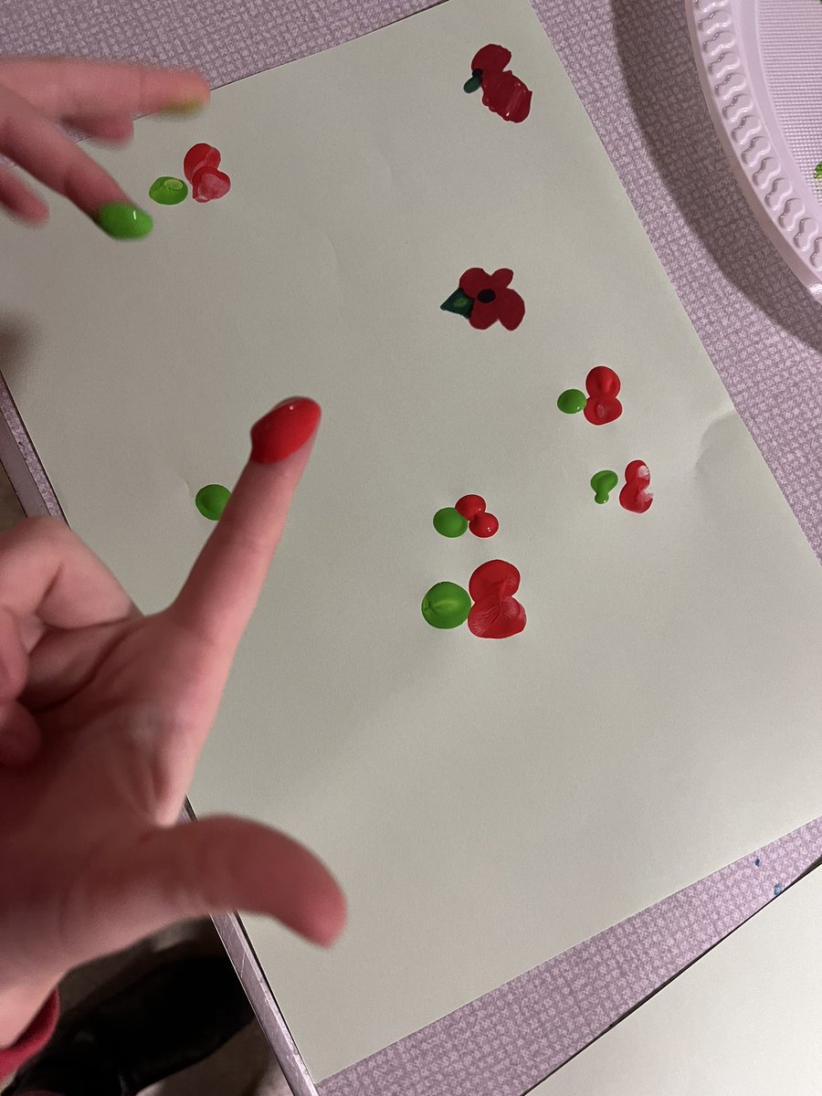 The Rainbows and Brownies have been very busy today finding out about #RemembranceDay. They created poppy fields and had a go at sending messages in semaphore and Morse code.
<a href="/Girlguiding/">Girlguiding</a> <a href="/GirlguidingSWE/">Girlguiding SWE</a> <a href="/GirlguidingBSG/">Girlguiding BSG</a> <a href="/GGFromeValley/">Girlguiding Frome Valley division</a>