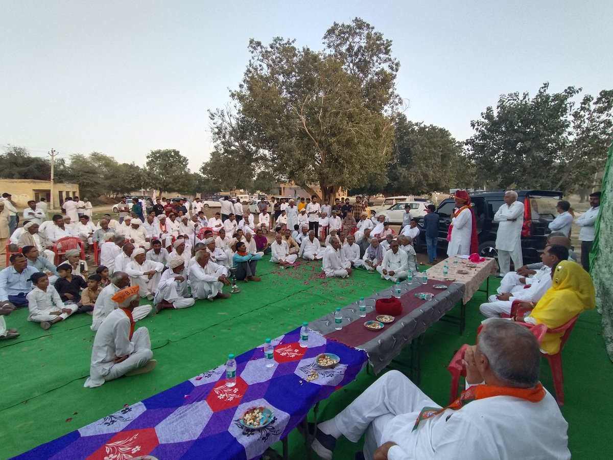abhishekmatoria's tweet photo. नोहर विधानसभा क्षेत्र के गांव शेखचूलिया में जनसम्पर्क कार्यक्रम के दौरान ग्रामवासियों से मुलाकात कर भाजपा को विजयी बनाने के लिए आग्रह किया ।

#खिलेगा_कमल_जीतेगा_नोहर 
#Abhishekmatoria https://t.co/VSBiFkoPLR