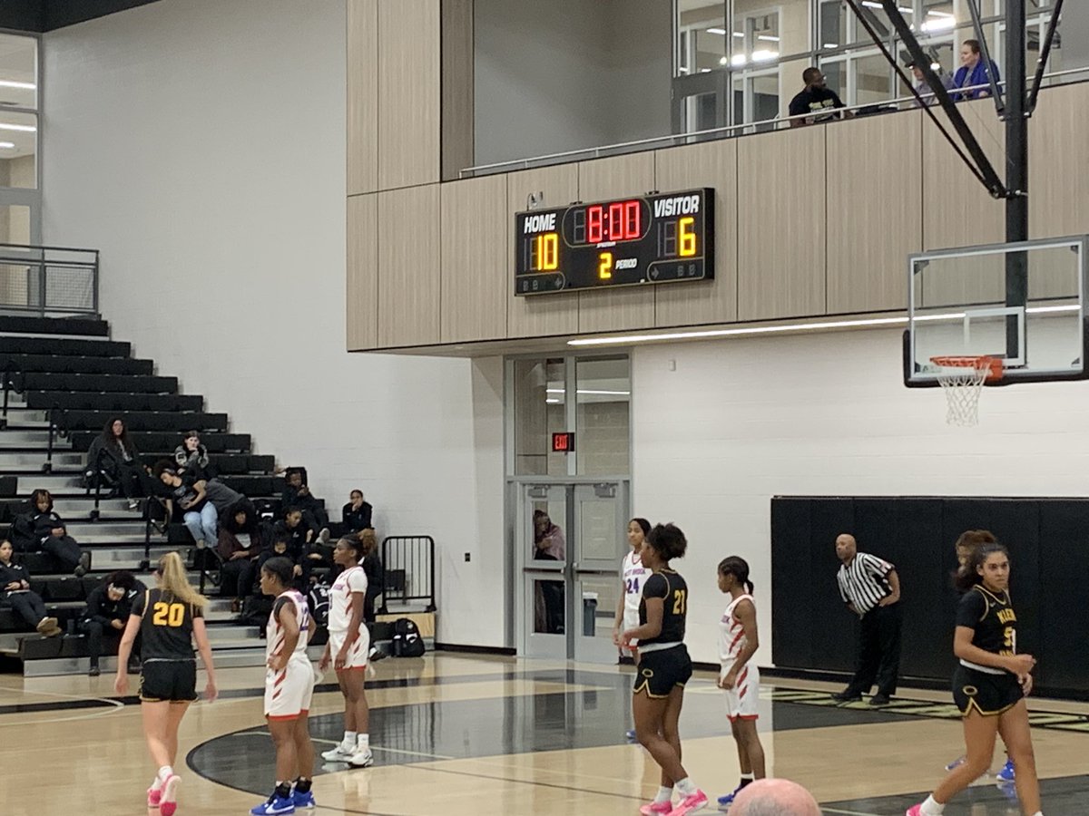 @KOLadyHoops down to West Brook 10-6 after 1Q. Defensive battle going on in the semi-finals at the Conroe Tiger Classic!!