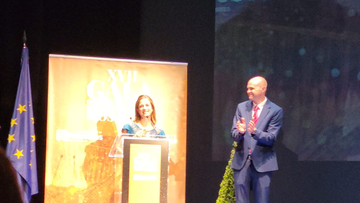 Noche emotiva recibiendo el premio a mejor deportista mostoleña. Maravillosa Gala de altisimo nivel. Orgullosa de mi cuidad y muy agradecida al <a href="/AytoMostoles/">Ayuntamiento de Móstoles</a> <a href="/mbautista_pp/">Manuel Bautista</a> <a href="/angel_delapuent/">Ángel Álvarez</a>