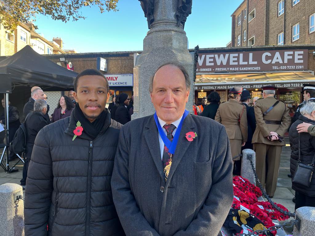 Me and <a href="/LSBU/">London South Bank University - LSBU</a> Chancellor <a href="/SimonHughes/">Simon Hughes</a> @ Southwark Armistice Day service -West Lane Memorial today 🙏🏾