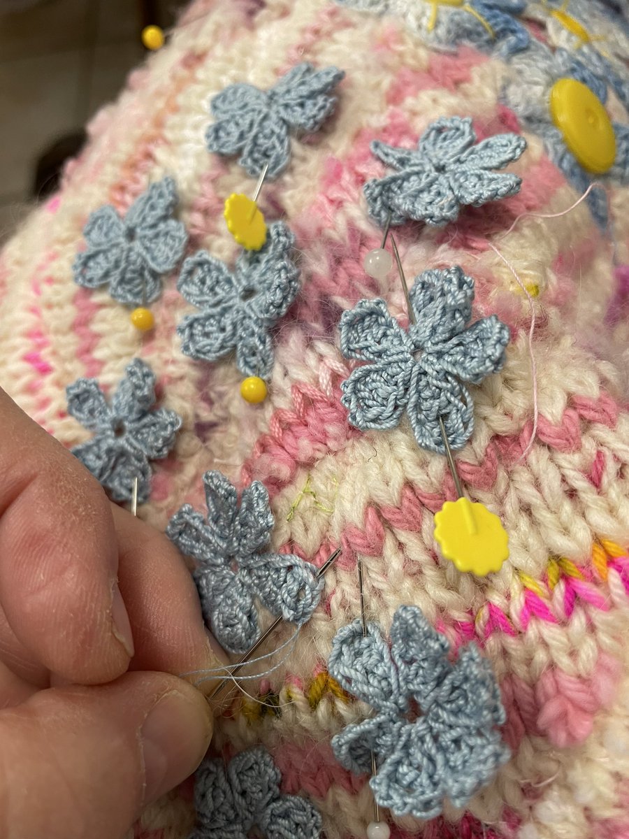 textilefusion's tweet image. Appliquéing little blue flowers to my latest wall hanging. Already picked out their yellow button centers.💛💛💛

#CrochetFlowers #YellowButtons #Appliqué #TextileFusion