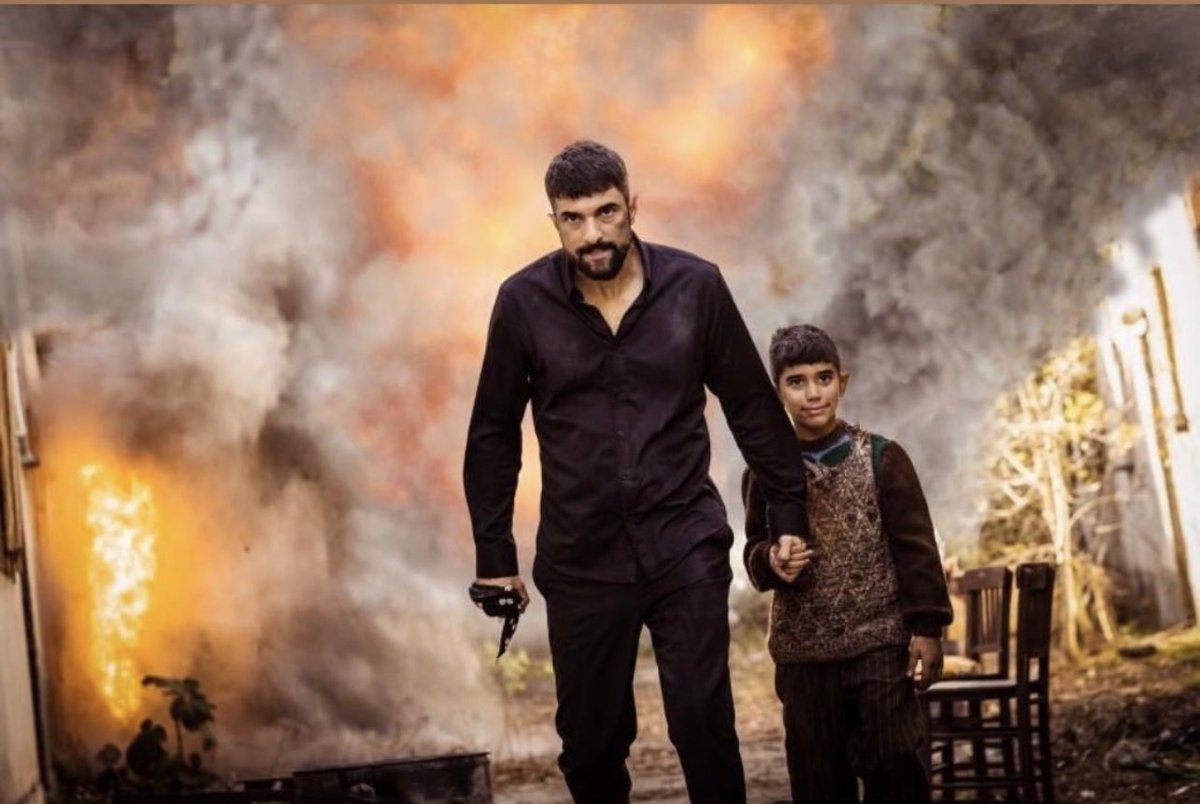 EnginGeoFans's tweet photo. Ep 20💥 #TahirLekesiz #AdımFarah #EnginAkyürek https://t.co/J4oBv6MINO