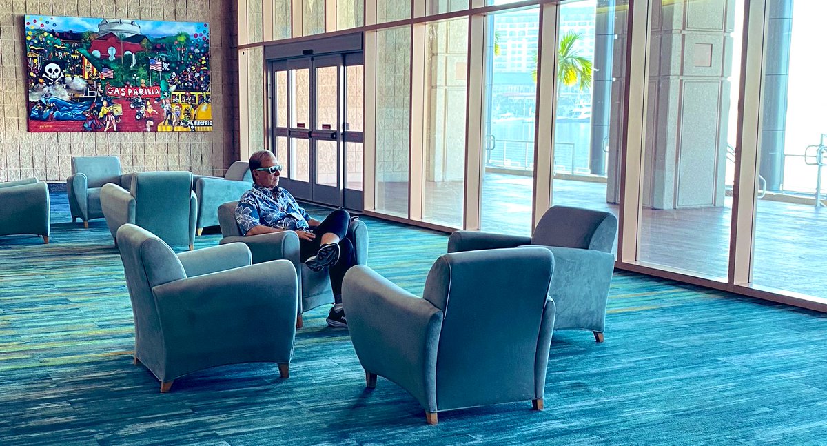 ReframingAging's tweet photo. Waiting for the expo hall at #GSA2023 to open like…..
😎#reFRAMEaging @DCTouristPaul https://t.co/iUHN5UgvNF