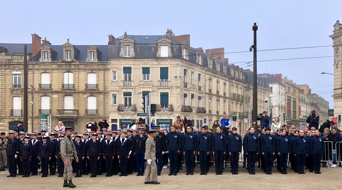 Acgn72's tweet photo. Moment de partage républicain pour les cadets de la promotion 2023-2024 qui ont participé à la cérémonie du 11 novembre au Mans 🇫🇷
#devoirdemémoire #hommage https://t.co/iziyjApdrS