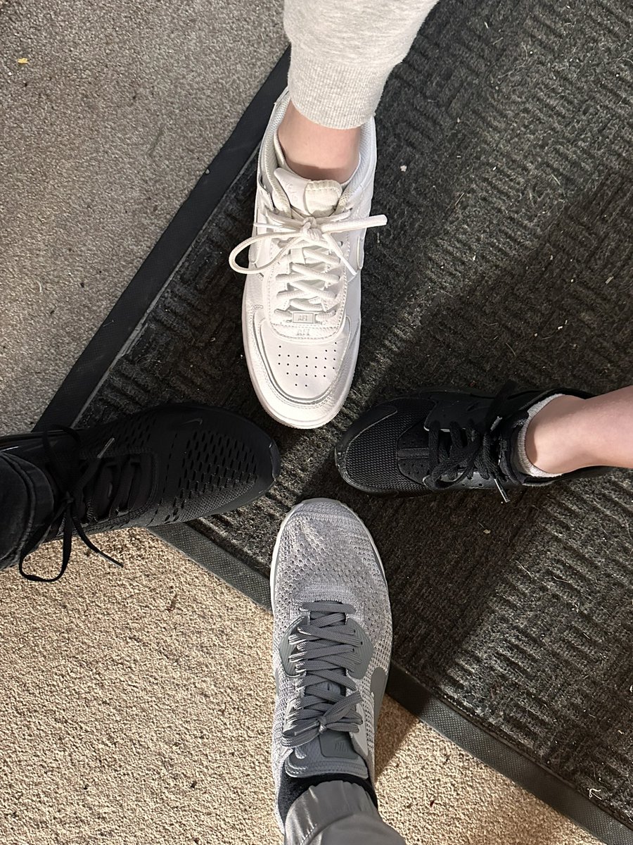 DarrenJ0022's tweet photo. Strong trainer game from the family today https://t.co/CwuGNXknZJ