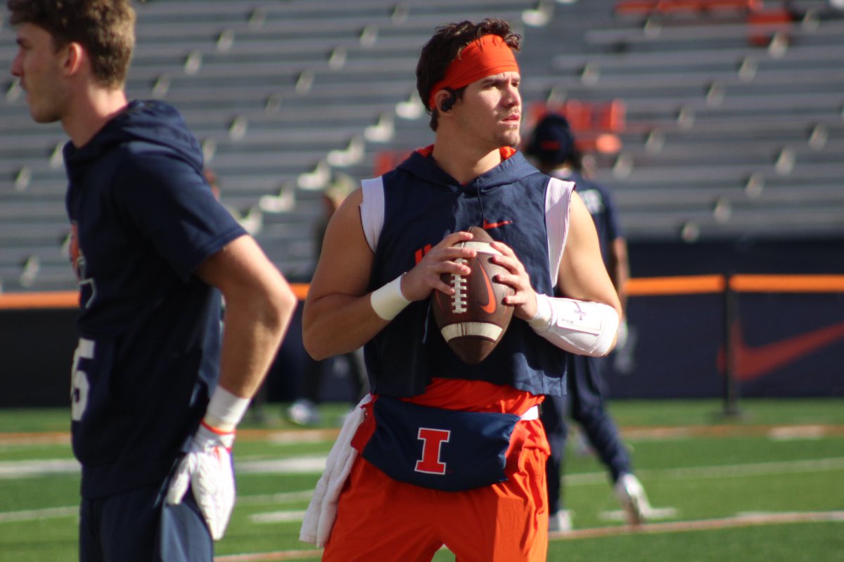 JWerner247's tweet photo. John Paddock preparing for his first start with #illink https://t.co/hnbg62Czlu