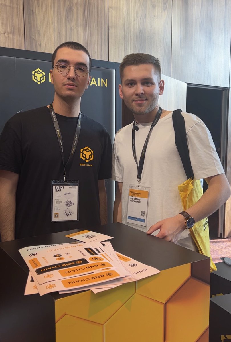senvision_ai's tweet photo. WHY BNB CHAIN? 

- EVM compatibility
- Low fees
- A large number of active users
- Support from the top cryptocurrency exchange.

We were pleased to have the opportunity to meet with the 
BNB CHAIN team 
in person at Binance Blockchain Week Istanbul 🇹🇷 
#BinanceBlockchainWeek https://t.co/pGrKPe0qL7