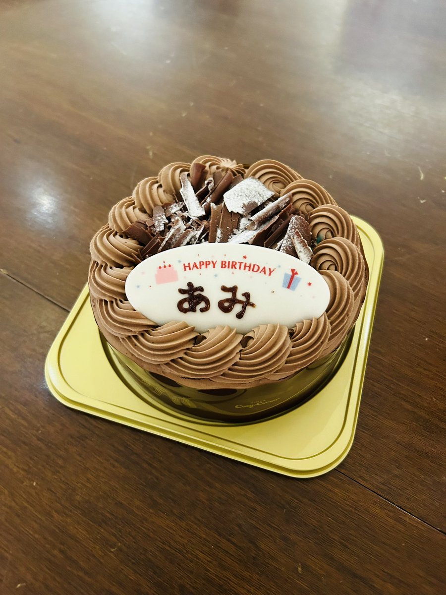 amiclpf's tweet image. 実はポッキーの日は誕生日🤫メンバーが終演後にサプライズでお祝いしてくれて、びっくりしたのと優しさが沁みて涙🥲💓衣装とかで荷物が多いのに朝早くからホールケーキ用意してくれてたなんて😭本当にありがとう！素敵な方が周りに多くて、いつも心の栄養をもらっています。