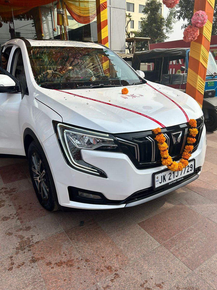 abhidewang's tweet photo. XUV7OO bought on 8 Nov 2023 and its not starting very first day, @anandmahindra  sir do you have something to say? https://t.co/a9ot8D83CI