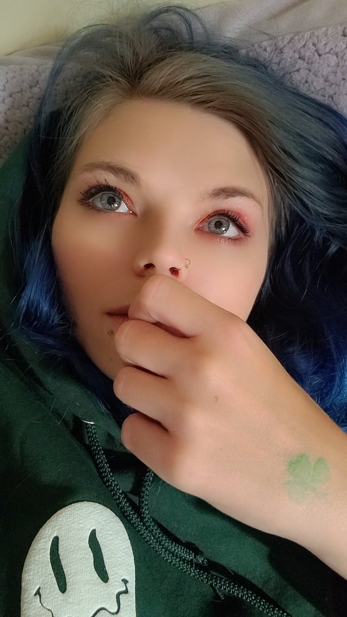 xblueeyedkittyx's tweet image. Morning 🙊☀️

#hungover