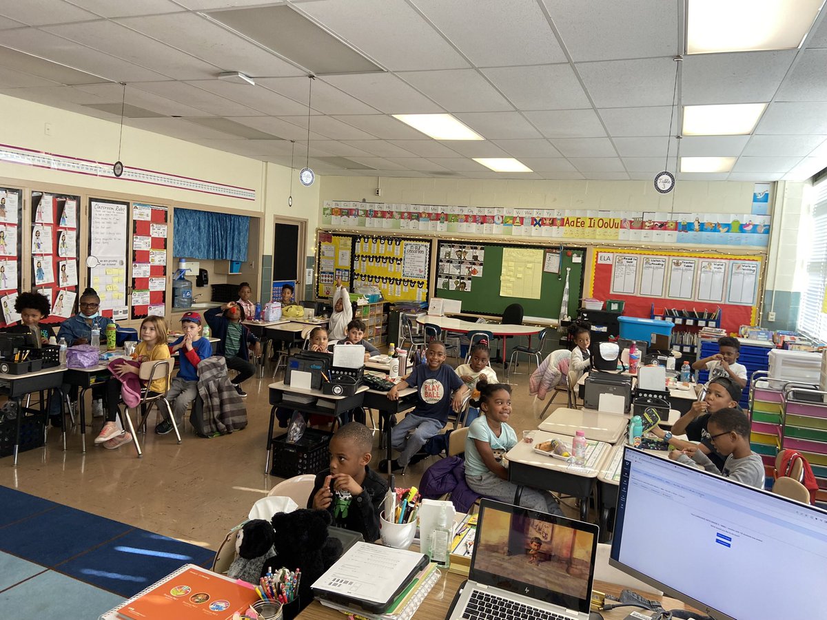 We filled our cloud jar for the first time this past week! They got to enjoy lunch bunch and movie for their first class reward! They loved it 🎬😊