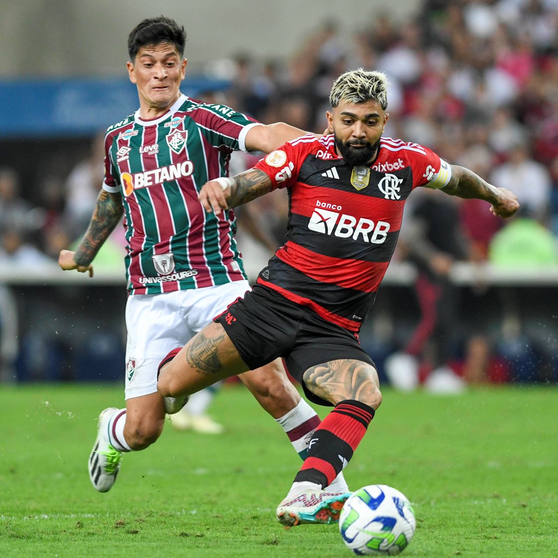 Fluminense 🆚 Flamengo

🏆 Últimos 10 jogos entre as equipes:

Vitórias: 4 - 3
Empates: 3 - 3
Aproveitamento: 50% - 40%
Gols marcados: 11 - 10
Grandes chances de gol: 18 - 16
Chutes p/ marcar gol: 7.8 - 9.9
Posse de bola: 54% - 46%
Mata-matas vencidos: 2 - 1
Títulos: 2 - 0