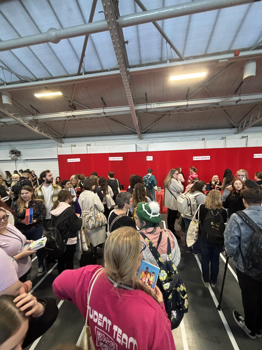 David Fenne ~ OVEREMOTIONAL TRILOGY OUT NOW! 🤯 tweet media