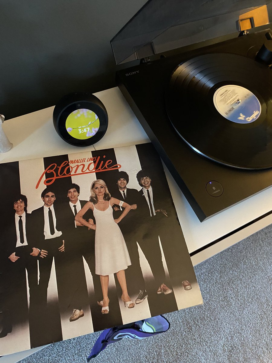 dthorpedecor's tweet image. Todays purchase #blondie #parallellines #vinyl #classic