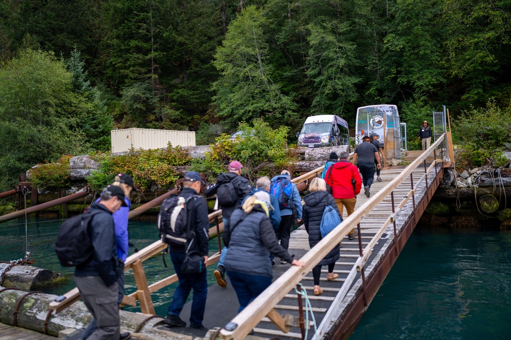 A glimpse into the start of a bear tour, our docks in Orford. The most sublime picnic spot.☀️

#orfordbay #buteinlet #ocean #coastalBC #coastsalish #inlet #coastalmountains #traditionalterritory #FirstNations #Indigenousculture #localknowledge #Indigenoustravel