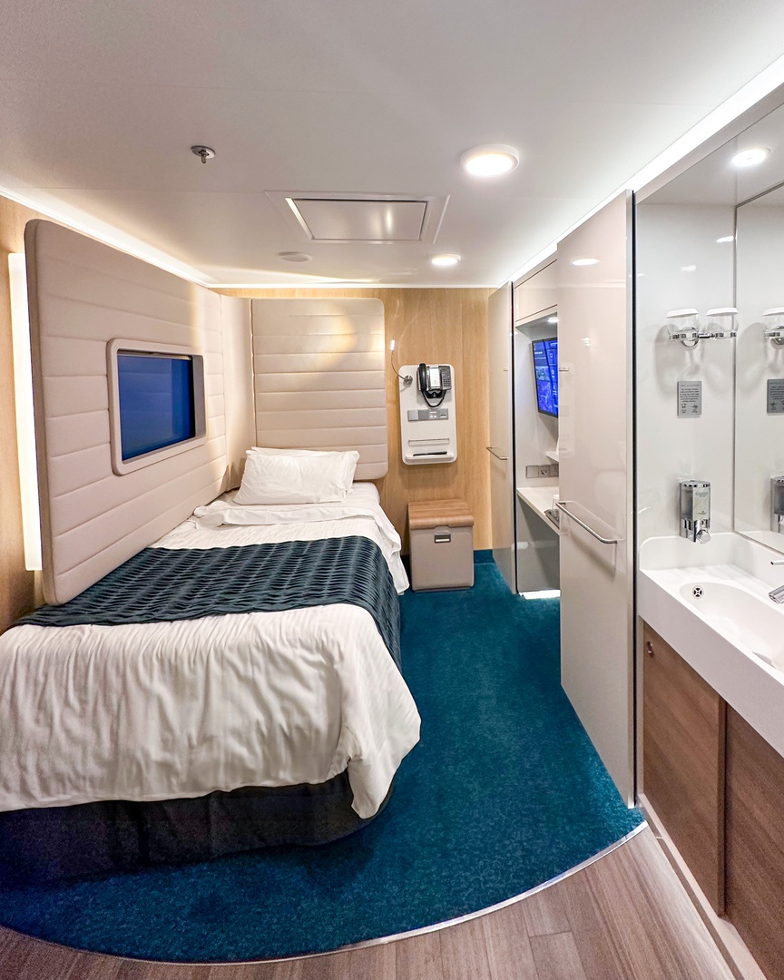 Did you know we offer studio staterooms designed for solo travelers?! 😮 These staterooms have access to an exclusive lounge for mingling and socializing. Would you sail solo? #CruiseNorwegian

🚢: #NorwegianEncore