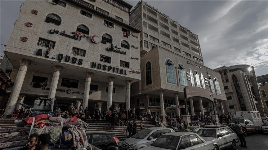 🚨BREAKING: GAZA's AL-QUDS HOSPITAL UNDER SEIGE |

-Palestine Red Crescent says Northern #Gaza's #AlQudsHospital  is now encicled by Israeli military tanks & vehicles in parallel with artillery shelling & heavy gunfire which shakes hospital buildings.