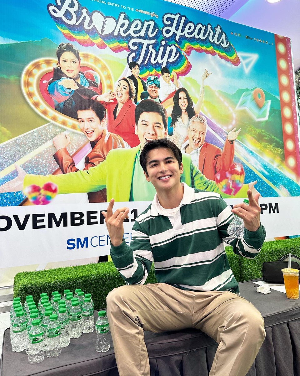 teejaymarquez's tweet photo. #BrokenHeartsTripMMFF mallshow https://t.co/dSuABMSDUj