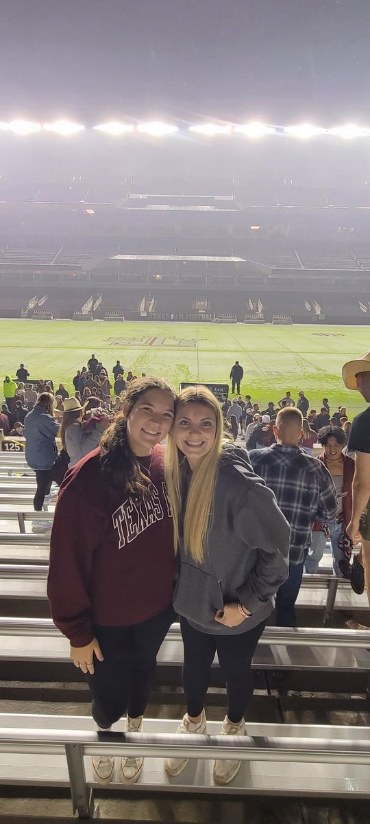 TeachBoone's tweet photo. Midnight Yell @TAMU https://t.co/5aQxpzz5zy