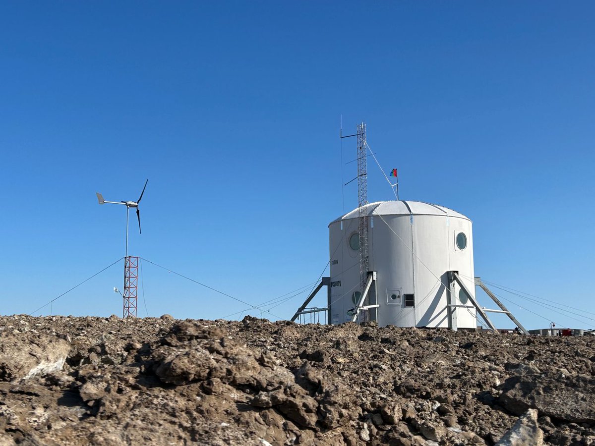 TheMarsSociety's tweet photo. DON'T MISS the next #RedPlanetLive - a panel discussion with #FMARS Crew 15 about their analog mission on Devon Island π¨π¦ this summer. Get your questions ready! Visit https://t.co/iZbppD4ez9 to register (free of charge) for the Nov. 21st (5pm PT) broadcast. #marsanalog https://t.co/1OTsozEBTM