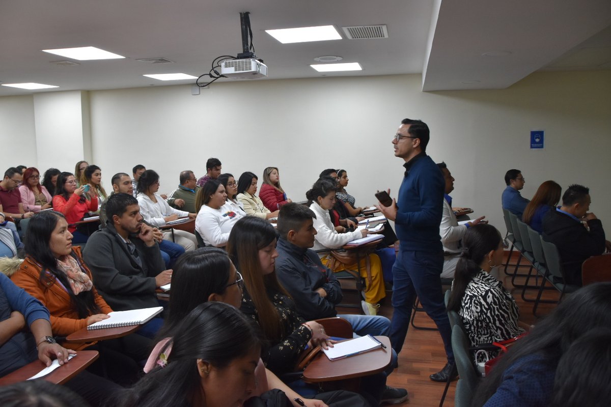 #BootcampUTPL 💡 | ¡Cuenca, cuna de ideas innovadoras!  🧩
Junto a expertos, nuestros estudiantes exploran ideas innovadoras y están creando soluciones. 📝

¡Nuestros estudiantes están creando un futuro con creatividad y pasión! 🚀