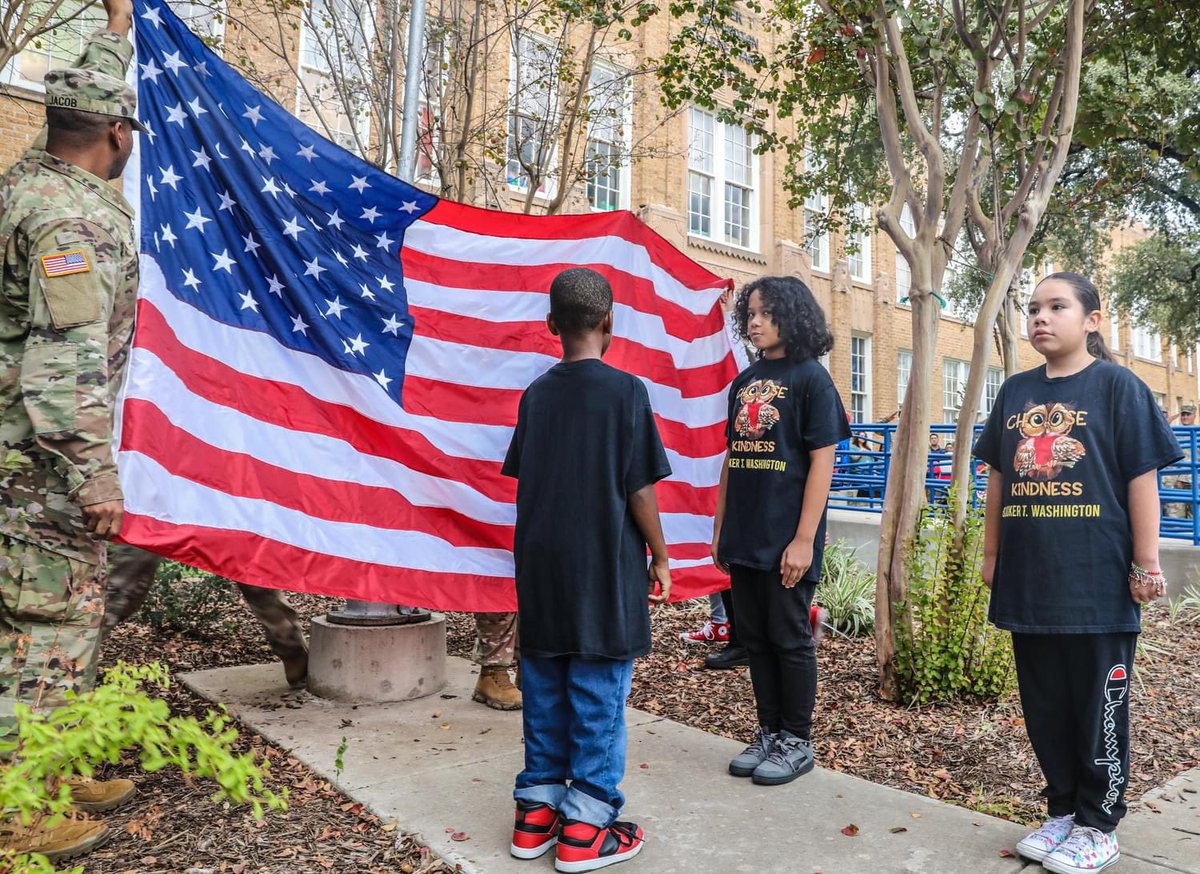 ARMYSOUTH's tweet photo. In honor of #VeteransDay, the โWise Owlsโ took the time to thank #ARSouth Soldiers for their service at Booker T. Washington Elementary School.
Thanks again Booker T. Washington Elementary! We value our school-community #partnership. We salute you! ๐ซก๐บ๐ธ
@Southcom @USArmy https://t.co/4RPVqBRcN2