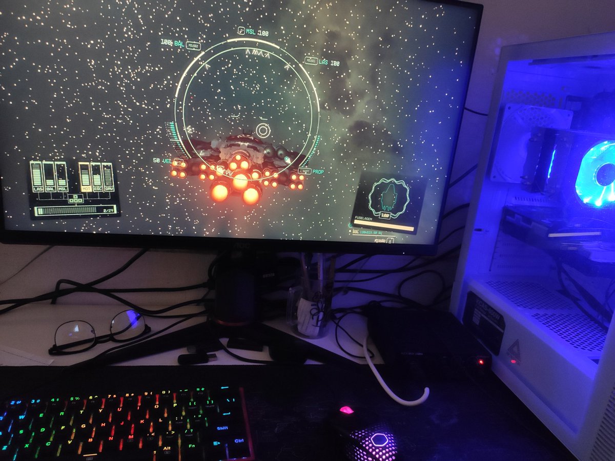 Vou continuar o game no PC. No SS tá muito instável e fecha do nada. Pra quem tem pouco tempo isso atrapalha muito a gameplay. Torço por uma otimização nesse quesito. O foda é que só tenho um controle e meu filho tá usando, então vamos de mouse e teclado mesmo...