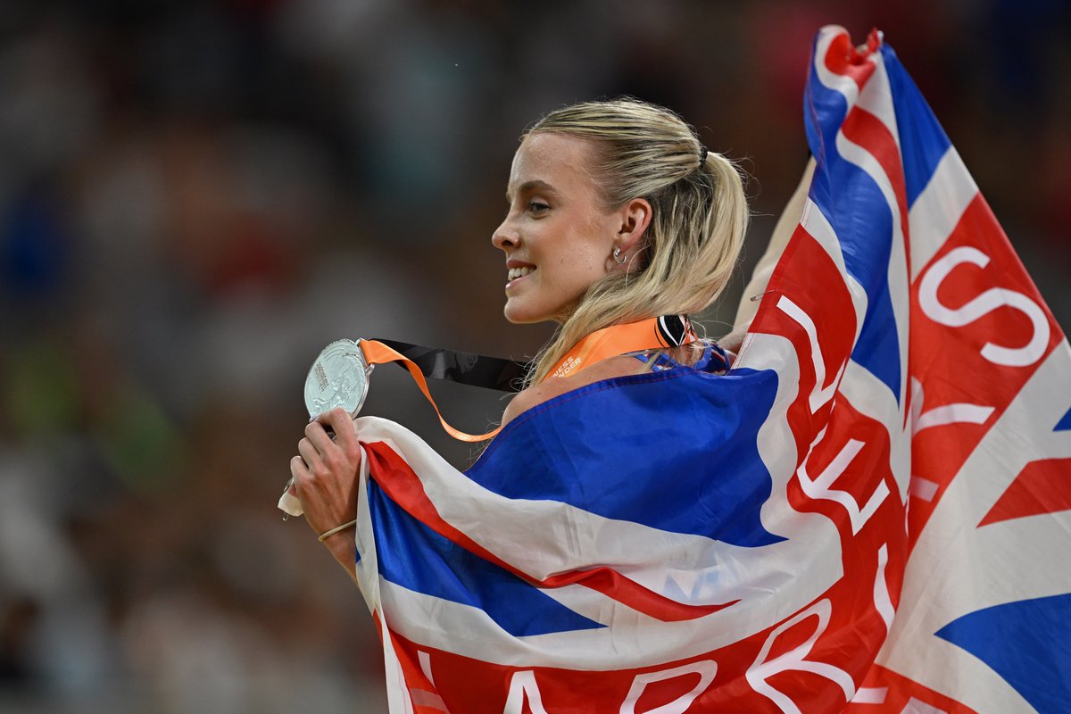 British female athlete of the year nominees: Keely Hodgkinson 🇬🇧 ✅ World 800m silver medallist ✅ European Indoor 800m and Diamond League champion ✅ Broke own British 800m record (1:55.19) Vote for Hodgkinson below ⬇️ athleticsweekly.com/athletics-news…