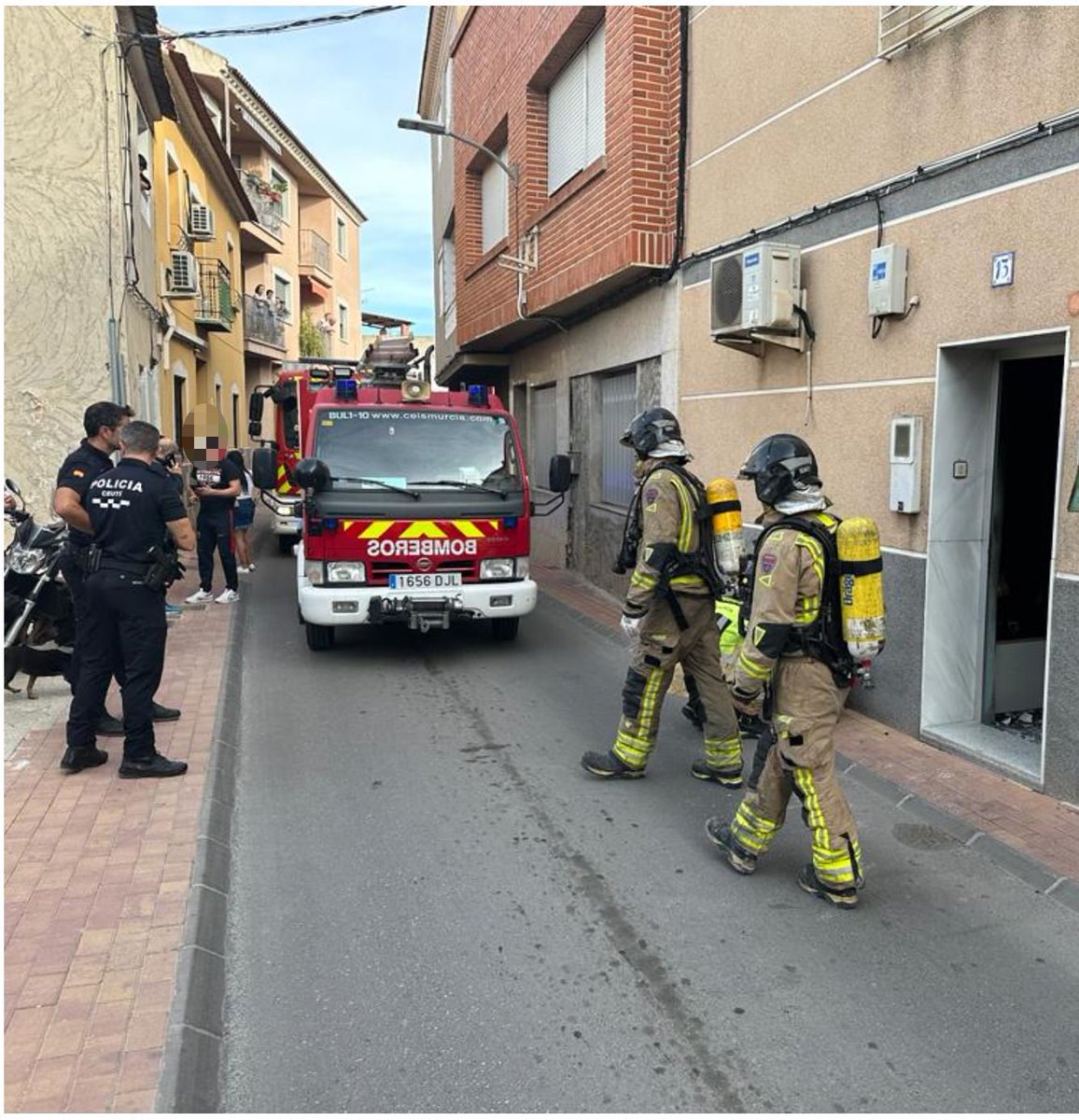 112 Región de Murcia (@112rmurcia) on Twitter photo Servicios de emergencia localizan tres personas fallecidas en el interior de una vivienda calcinada en #Ceutí
🚒noticias.112rmurcia.es/?BnajK
📸facilitada por <a href="/BomberosCEIS_RM/">Bomberos Región de Murcia - CEIS</a> Servicios de emergencia localizan tres personas fallecidas en el interior de una vivienda calcinada en #Ceutí
🚒noticias.112rmurcia.es/?BnajK
📸facilitada por <a href="/BomberosCEIS_RM/">Bomberos Región de Murcia - CEIS</a>