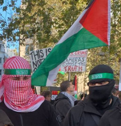 dopaminedealers's tweet image. London: Pro-Palestinian demonstrators were seen with Hamas headbands. "We are not for Hamas; we are for Palestine."

#London #ProPalestinian #Demonstrators #HamasHeadbands #PalestineSupport