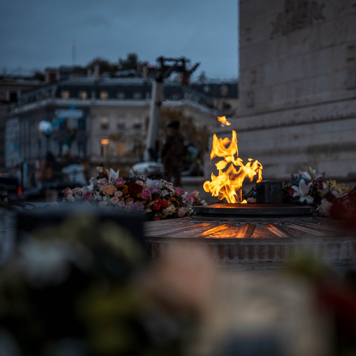 armeedeTerre's tweet photo. Flamme éternelle. 
#11Novembre 🇫🇷

➡️ RDV à 18h sous l’Arc de Triomphe pour vivre un ravivage de la Flamme exceptionnel ✨
#VotreHistoireNotreHistoire https://t.co/xRyMsrL6NH