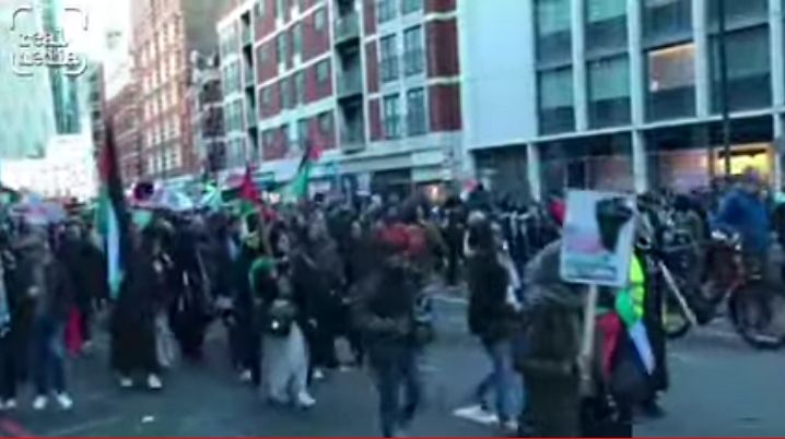 HamidAz39634305's tweet image. आज लंदन में फिलीस्तीन के समर्थन में उतरे लोग, माशाल्लाह !#freep