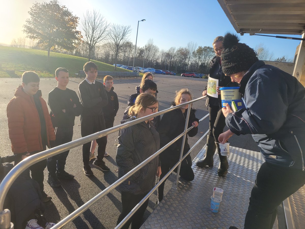 Junior Hub pupils had a very busy week. Our languages lesson focused on using Linguascope to learn colours in a new language and then we had a fantastic Music Therapy lesson.  We completed more experiments in Science and had a visit from the CCOW about farm animals.