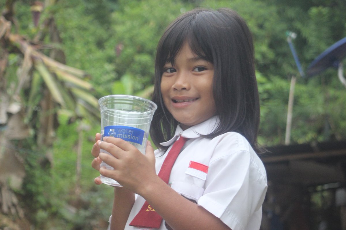 way_mitra's tweet photo. Febe and her friends have an access to @water_mission safe water program for Lae Itam Community #waterbuilds #joy https://t.co/Vf6umPQexN