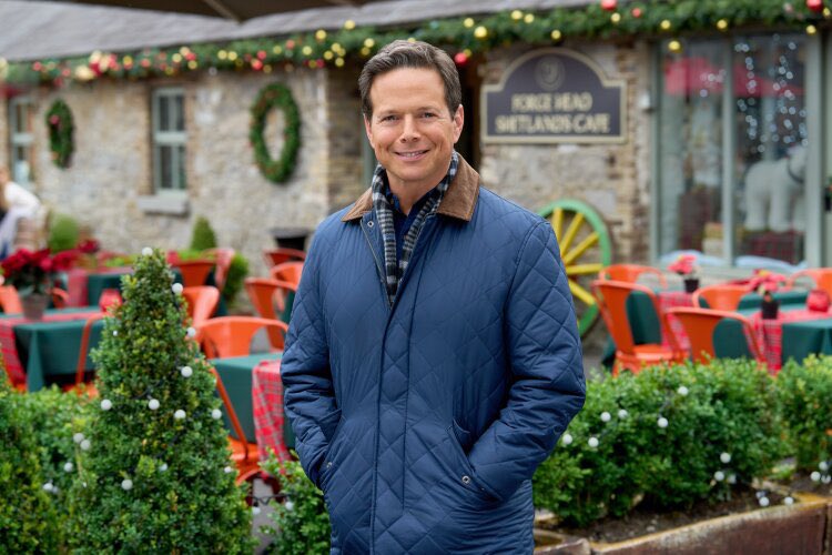 Hallmark Jacket tweet media