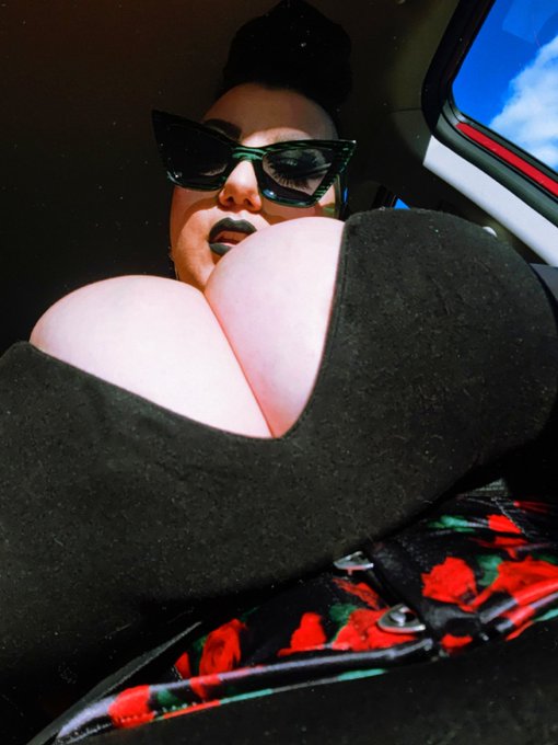 Kneel #bbw #domme https://t.co/RaeGsD4tOo<a href="/tag/bbw"class="tags">#bbw</a><a href="/tag/domme"class="tags">#domme</a>