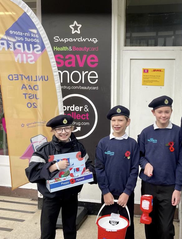 Today juniors, seniors, staff and members of Ilfracombe RBL took 2 minutes silence at 11am to mark Remembrance Day, the unit also supported the RBL poppy sales in the town. #DevonDistrictSeaCadets #SouthWestAreaSeaCadets #remembrancesunday #RBL #seacadetsuk #seacadets