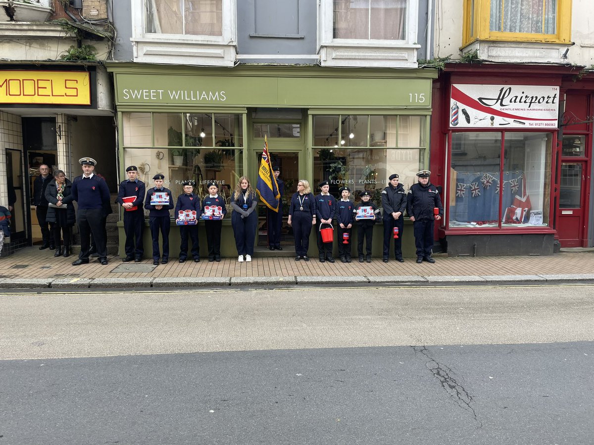 t_scapstone's tweet photo. Today juniors, seniors, staff and members of Ilfracombe RBL took 2 minutes silence at 11am to mark Remembrance Day, the unit also supported the RBL poppy sales in the town.

#DevonDistrictSeaCadets
#SouthWestAreaSeaCadets
#remembrancesunday
#RBL
#seacadetsuk
#seacadets https://t.co/UK8388qCcA