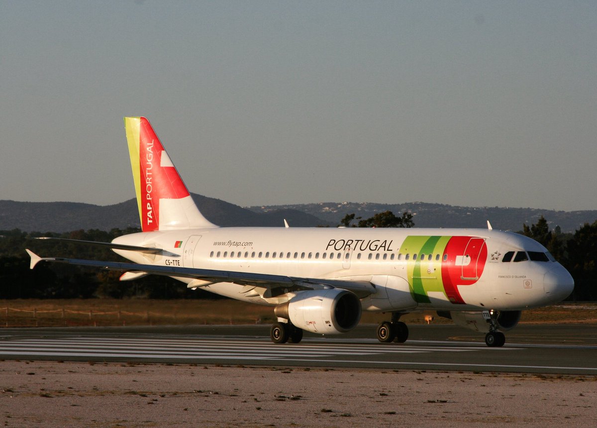 TAP Air Portugal A319 #tapairportugal #tapportugal #A319 #AirbusA319 #world_airplane_shots #planepictures #boeinglovers #aircraft #avgeek #plane #aviationspotters #avgeekphoto #coolplanes #airplanephotos #megaplanes #worldofspotting #planegeek #planespotters #spotter #canon