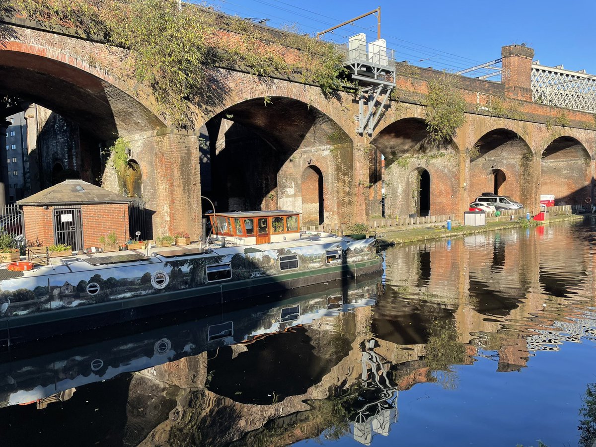 Cycled from Media City to Manchester Piccadilly. Bridgewater Canal ➡️ Rochdale Canal The best way to see a city is by bike 🚴🏻‍♂️