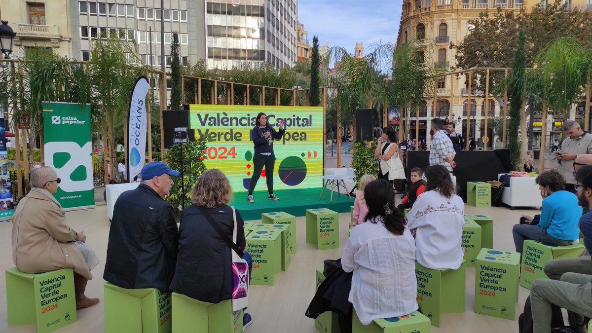 VLCILab's tweet image. Esta tarde estamos hablando de polución de plásticos y sostenibilidad en el espacio #VLCGreenCapital. Una actividad organizada por @PlasticOceansEU @EBeladiez #Futurlab @EUGreenCapital